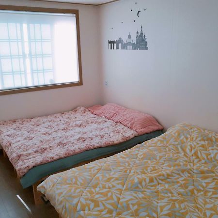Ocean Capsule Guesthouse Gangneung Exteriör bild
