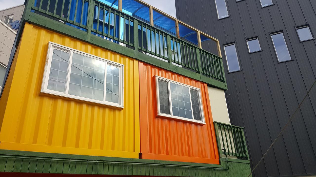 Ocean Capsule Guesthouse Gangneung Exteriör bild