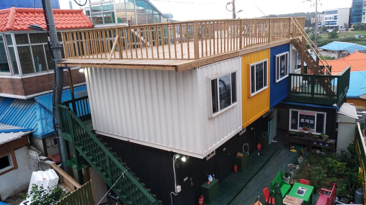 Ocean Capsule Guesthouse Gangneung Exteriör bild