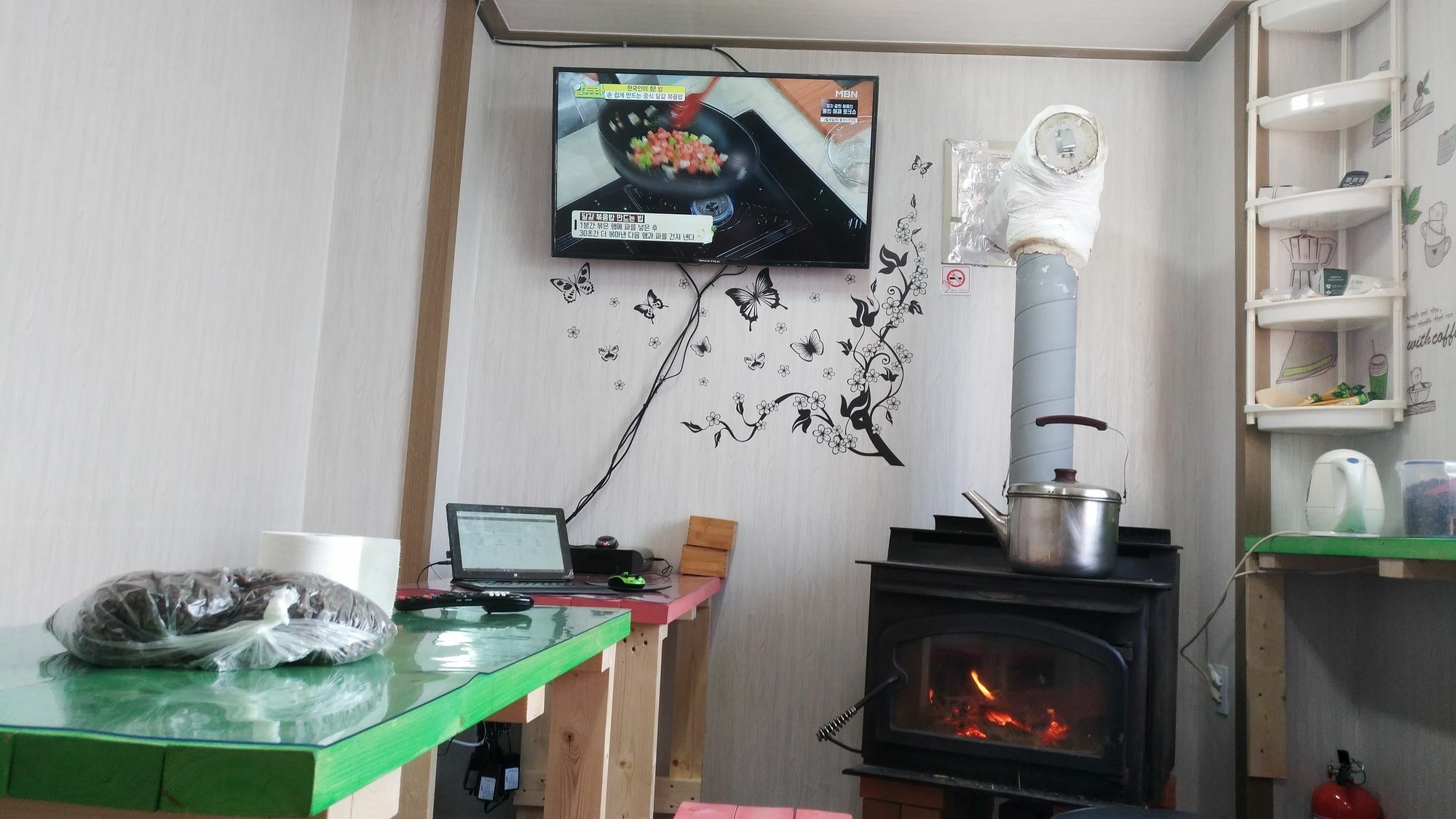 Ocean Capsule Guesthouse Gangneung Exteriör bild