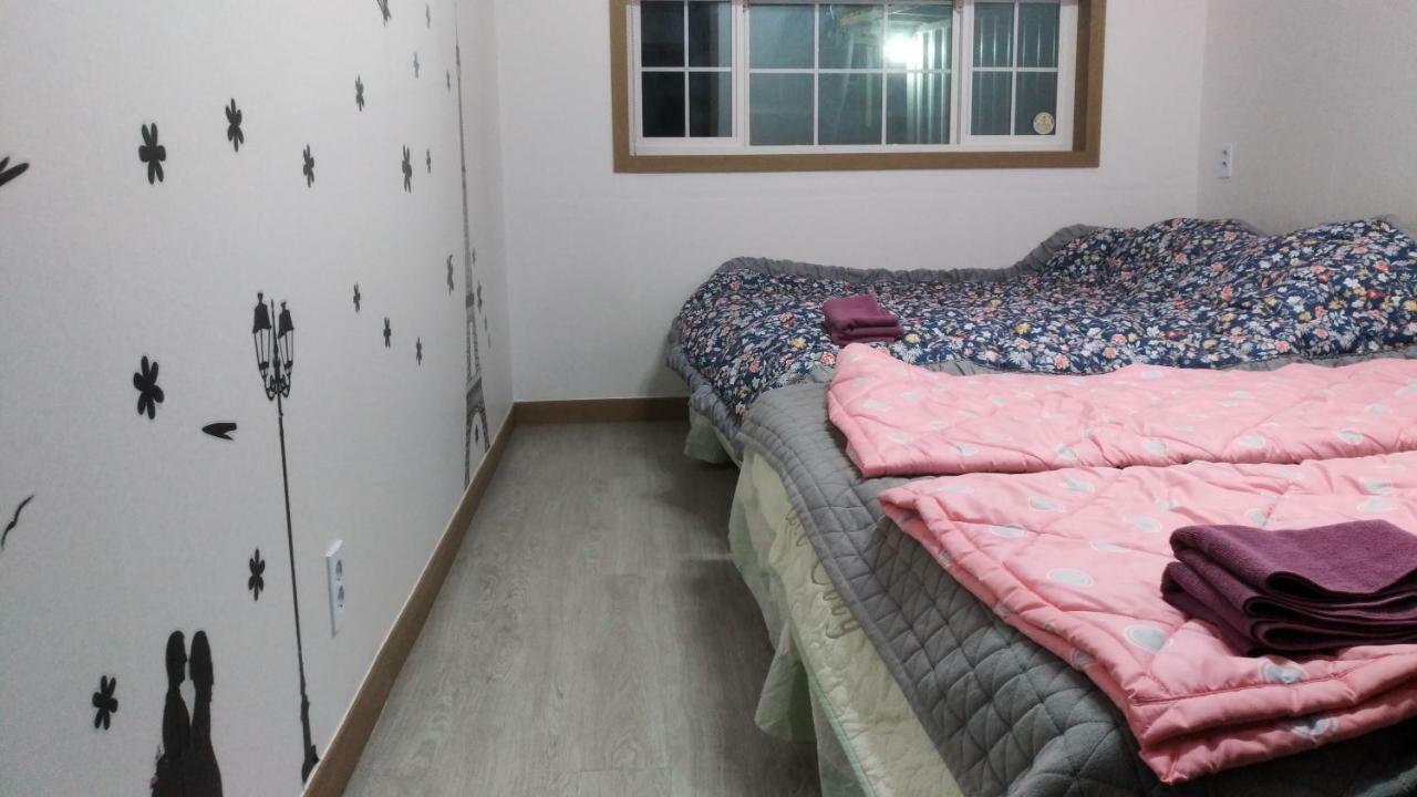 Ocean Capsule Guesthouse Gangneung Exteriör bild