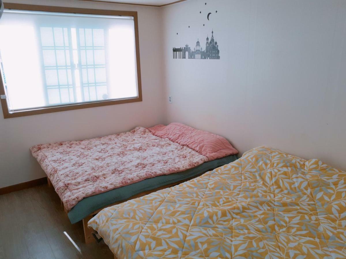 Ocean Capsule Guesthouse Gangneung Exteriör bild
